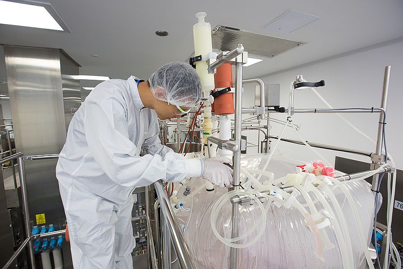 Moderne Produktionsanlage bei Amgen in Singapur.