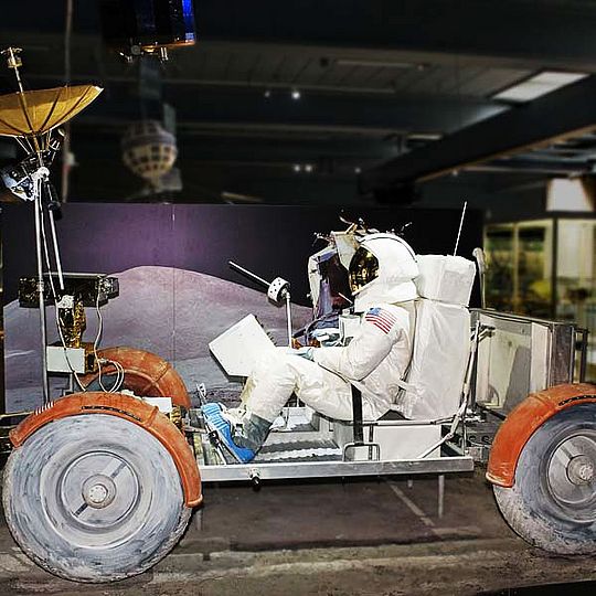 Nachbau des Mondautos der Apollo-Missionen.