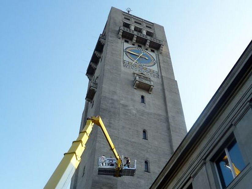 Museumsturm mit Riss.