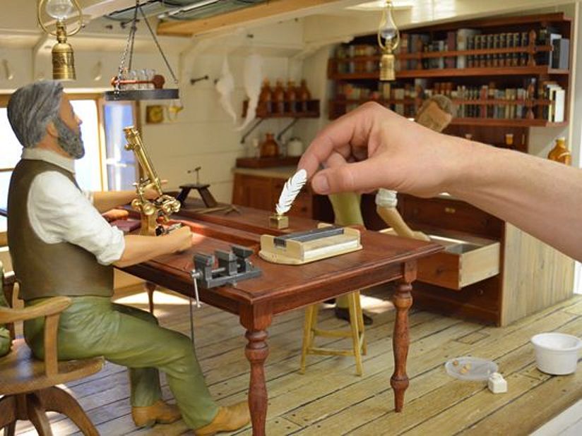 Diorma des zoologischen Labors des Forschungsschiffes „Challenger“.