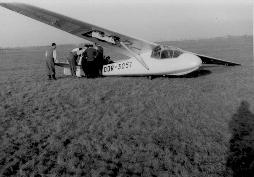 Die Erprobung des ersten Serienflugzeuges FES im März 1957 in Schkeuditz.