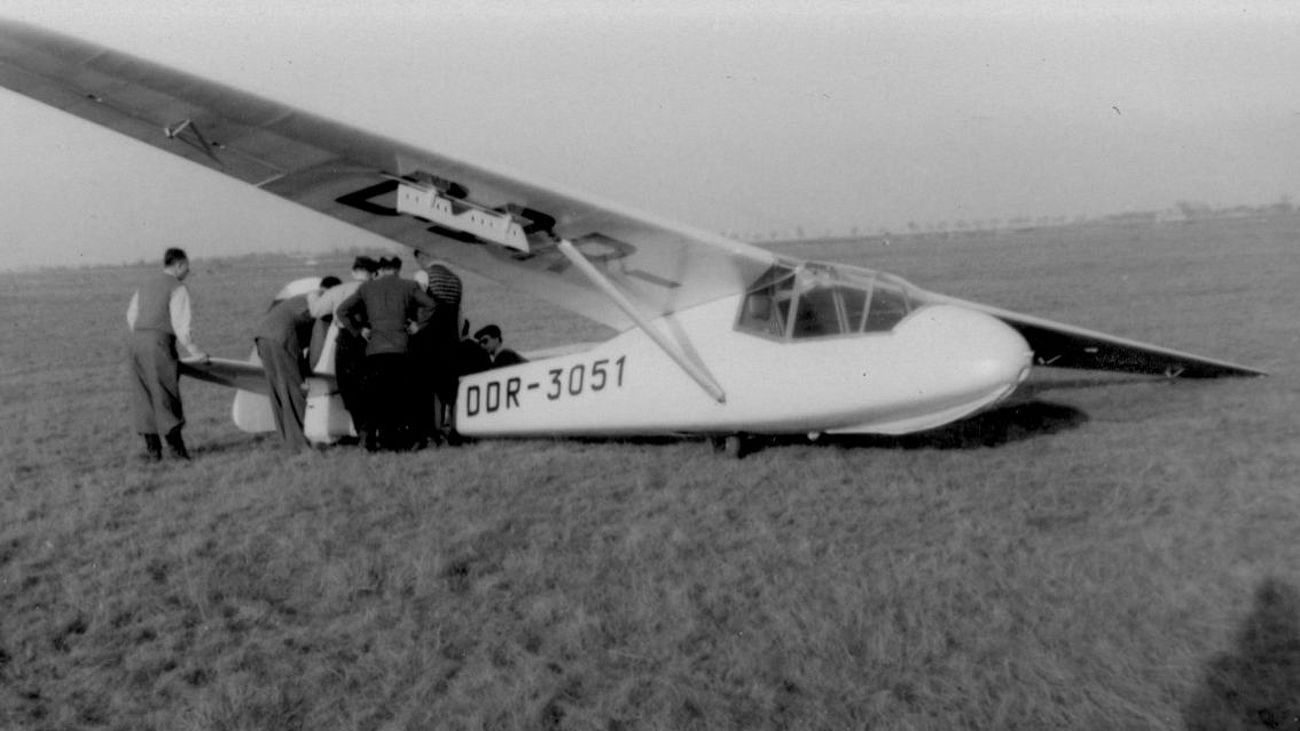 Die Erprobung des ersten Serienflugzeuges FES im März 1957 in Schkeuditz.