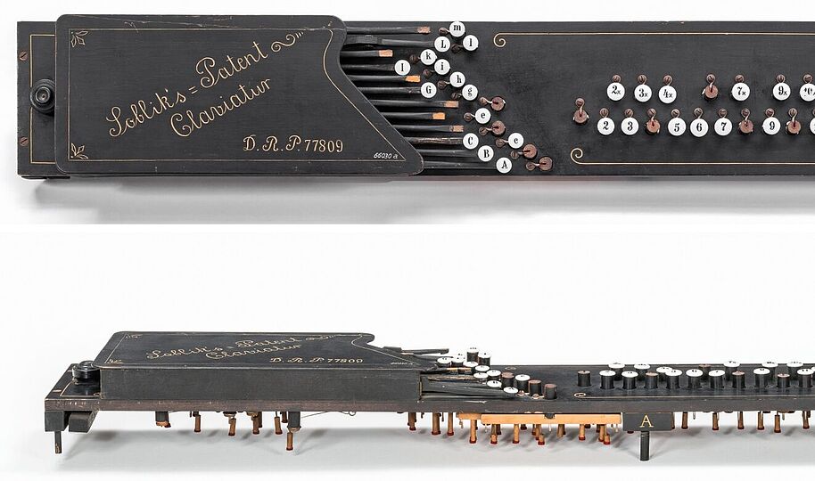 Foto: Auf die Tastatur aufzulegende Klavierspielhilfe "Soblik