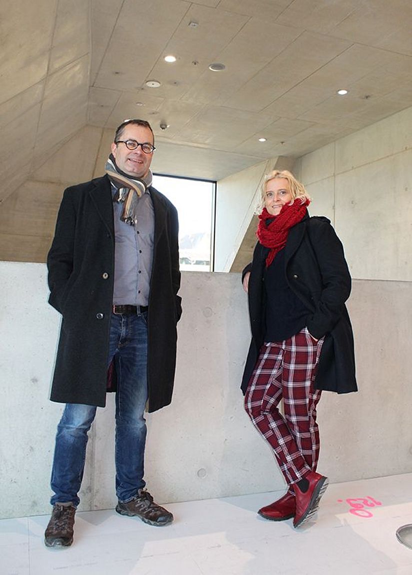 Marion Grether und Andreas Gundelwein, der Projektleiter des Deutschen Museums, im Gebäude.