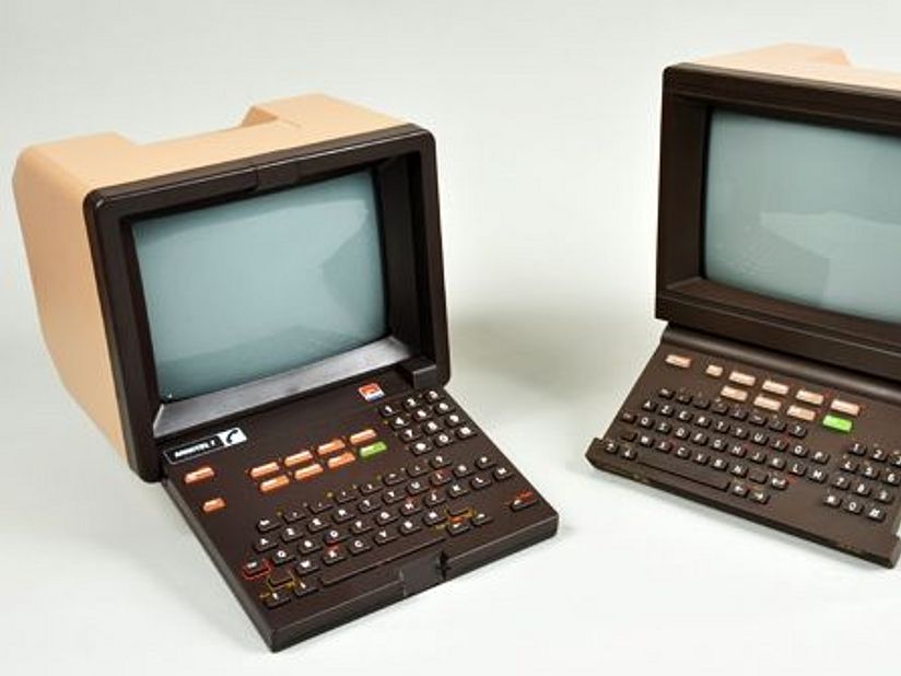 Zwei Geräte des französische Bildschirmdienst Minitel.