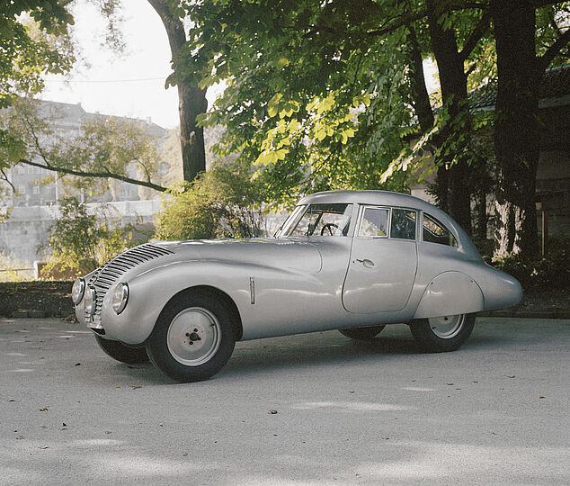Der BMW 328 Wendler auf dem Außengelände der Deutschen Museums. Seitenansicht.