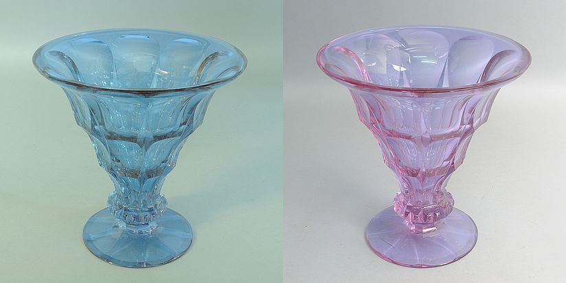 Die Vase im hellblauen und im violetten Zustand.