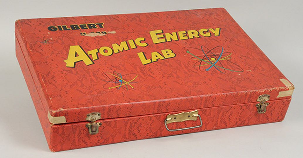 Atomic Energy Lab Koffer geschlossen.