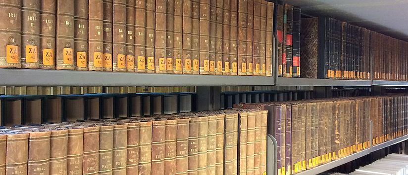 „Annalen der Physik“ im Magazin der Bibliothek.