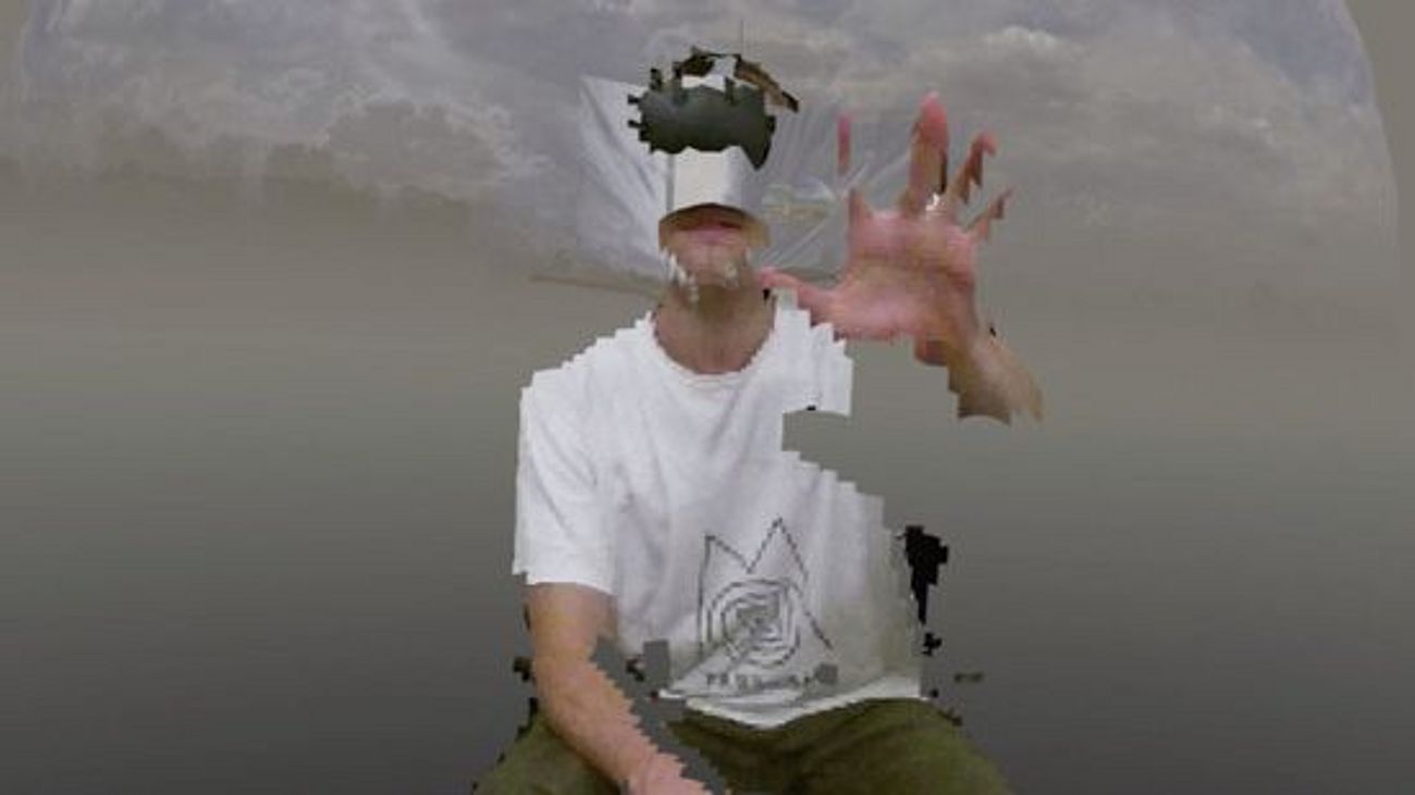 Alexander Degner im virtuellen Raum der XR-Installation.