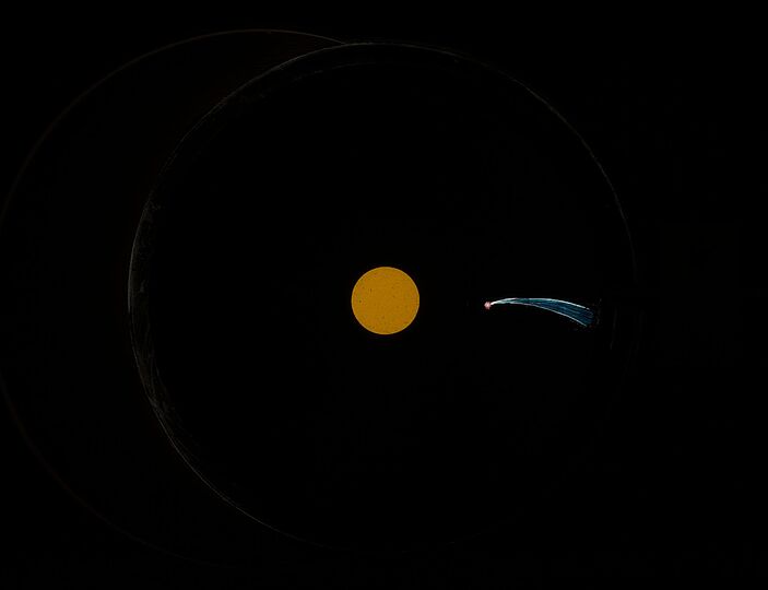 Foto: Laterna magica-Scheibe, Chromatrop, um 1910: Exzentrische Bahn eines Kometen (Halley). Deutsches Museum, Inv.-Nr. 61580T10.