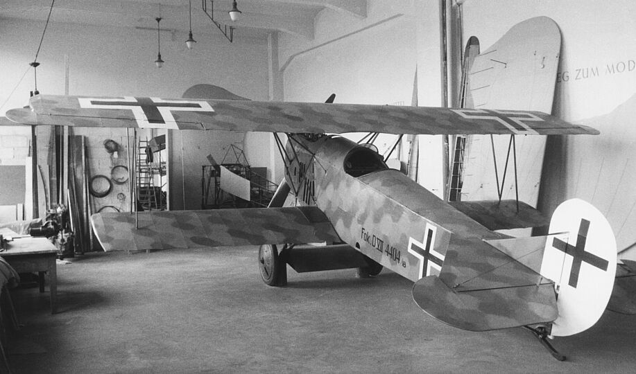 Foto: Die vom Deutschen Museum übernommene Fokker D.VII auf einer Aufnahme von 1956.