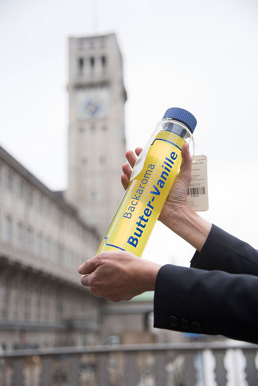 Glasampulle mit Backaroma, Modell 7:1 Inv.- Nr. 2013-0711, Hersteller: Deutsches Museum, 2013