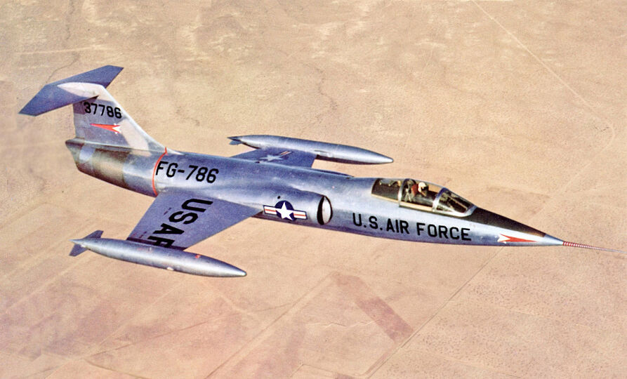 Prototyp des Starfighters Lockheed XF-104 im Flug (1957).