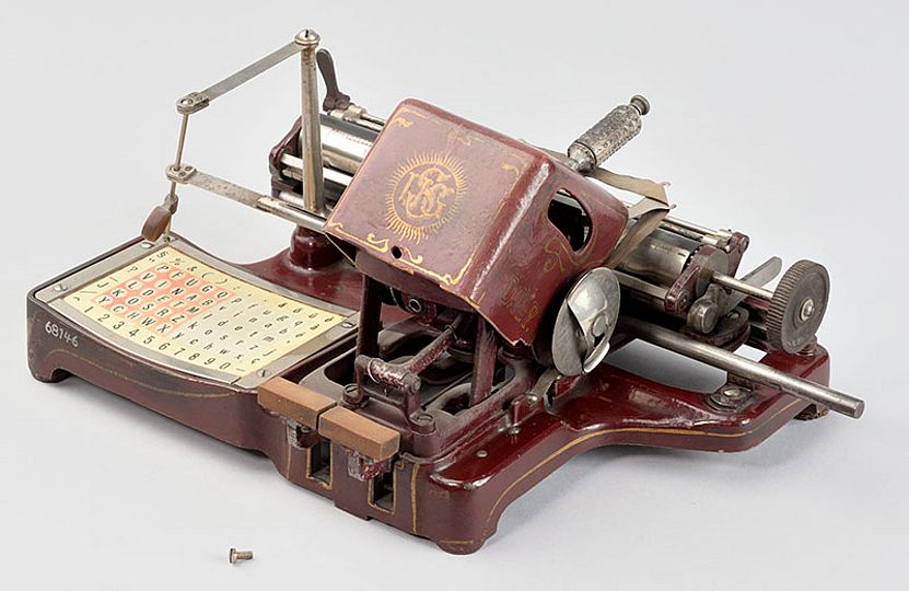 Seitenansicht der Schreibmaschine "Mignon".