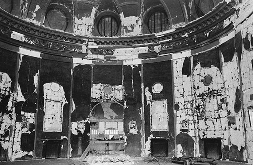 Alte Fotografie zeigt die Schäden im Ehrensaal.