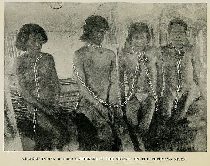 Alte Fotografie: Indianische Zwangsarbeiter der Anglo-Peruvian Amazon Rubber Company.