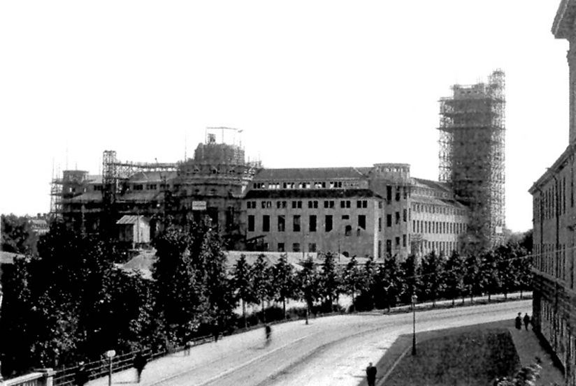Alte Fotografie zeigt den Bau des Deutschen Museums.