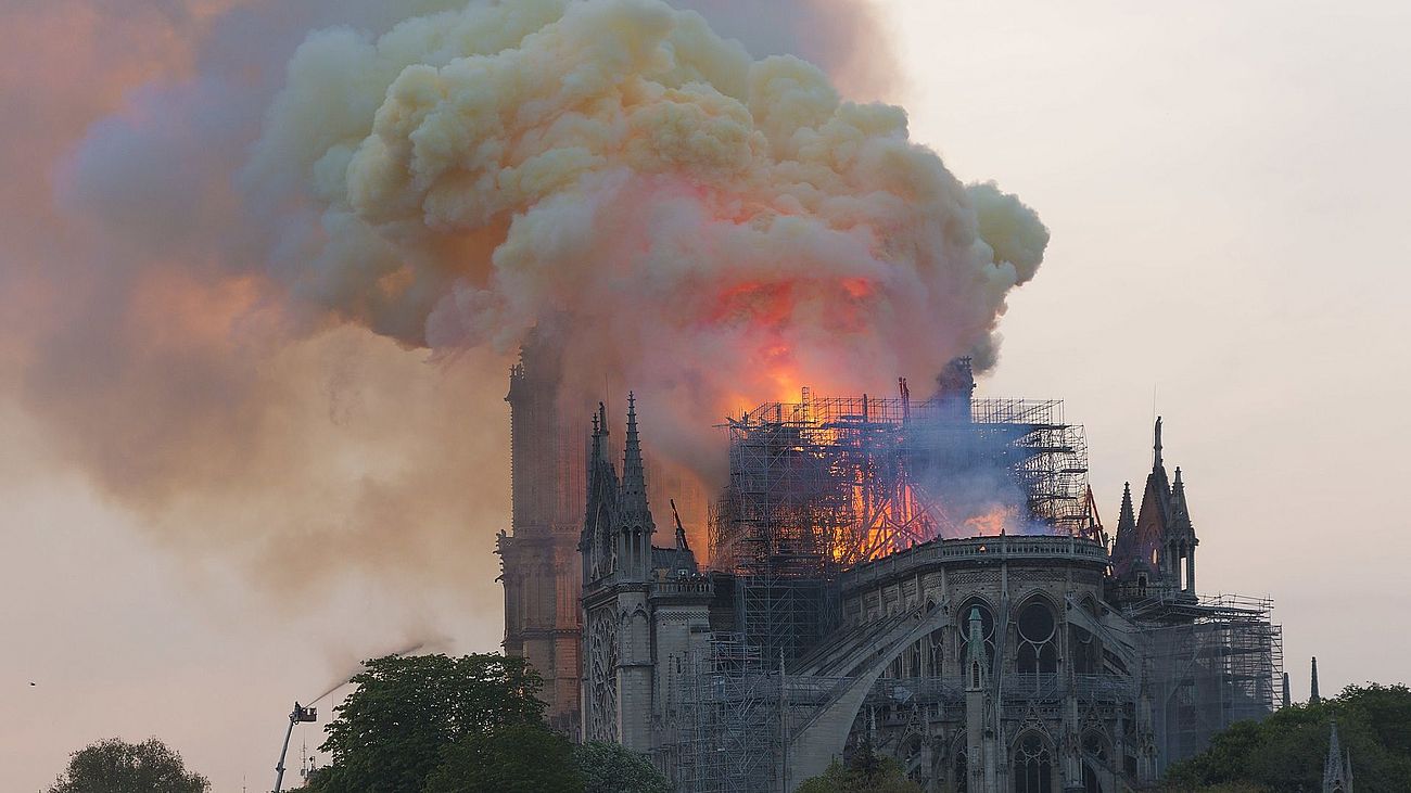 Notre-Dame in Flammen.