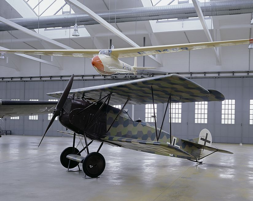 Militärflugzeug Fokker D VII in der Flugwerft Schleißheim.