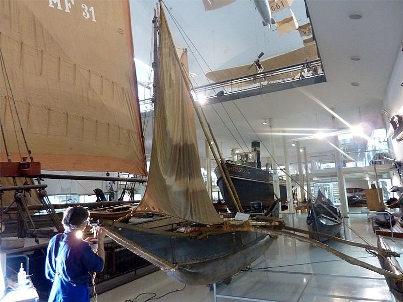 Das Ausleger-Segelboots "Oruwa".