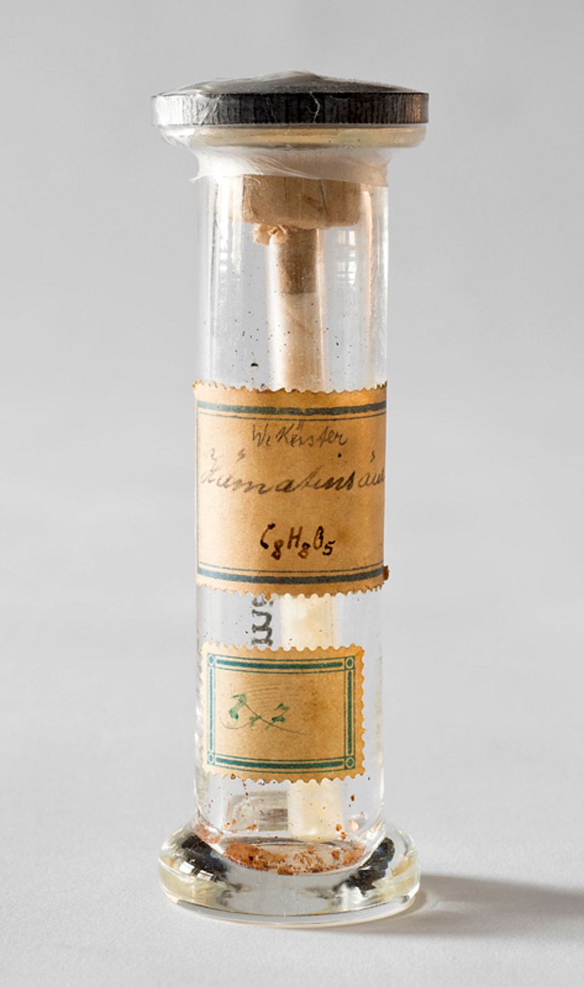 Eine Probe synthetisierten Hämatinsäure.