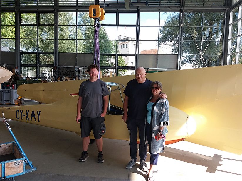 Übergabe des DDR-Segelflugzeugs FES „Lehrmeister“ in der Flugwerft.