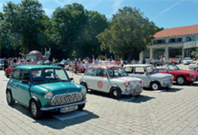 Goggomobil Oldtimertreff vor dem Verkehrszentrum.