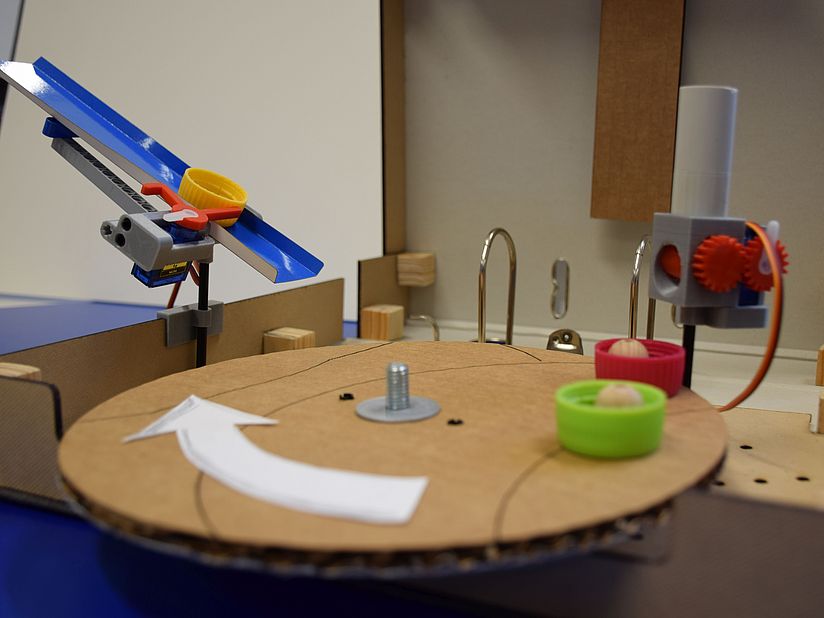 Aufbau der Mini-Produktionsanlage.