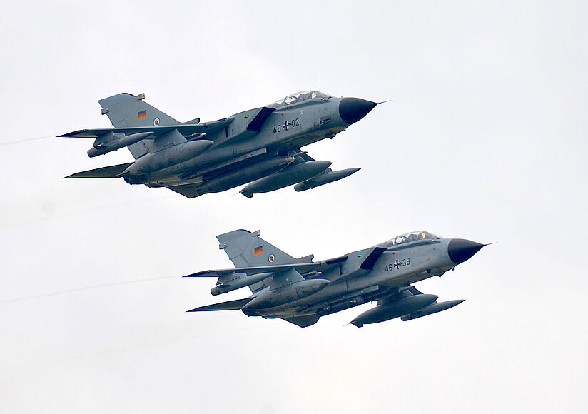 Zwei Kapfjets des Typs Panavia Tornado IDS und ECR der Deutschen Luftwaffe im Parallelflug (2019)