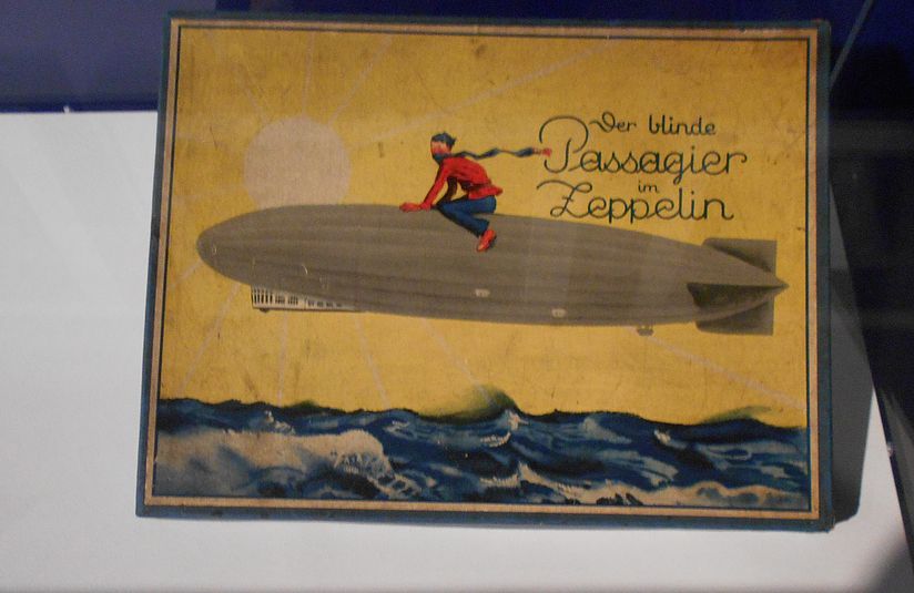 Verpackung des Brettspiels „Der blinde Passagier im Zeppelin“.