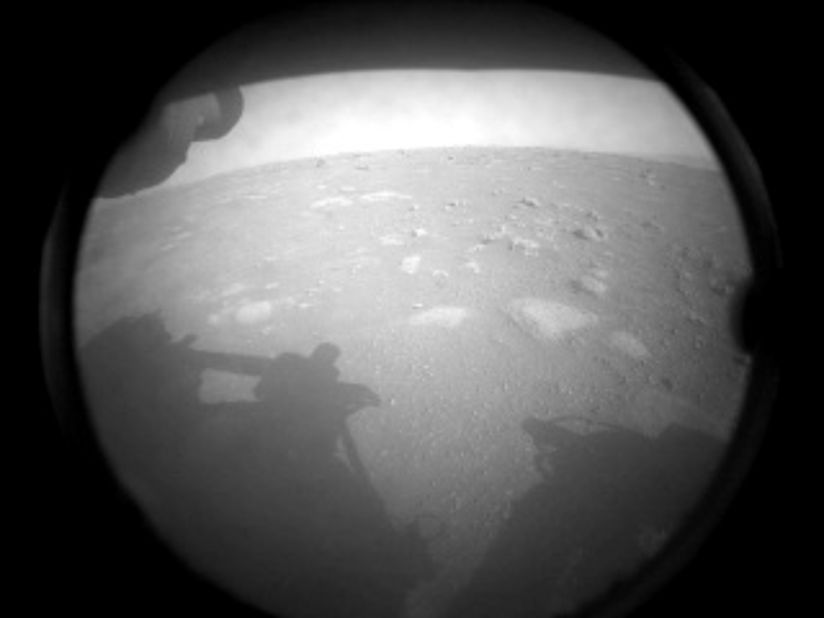  Erstes Foto vom Mars-Rover Perseverance.