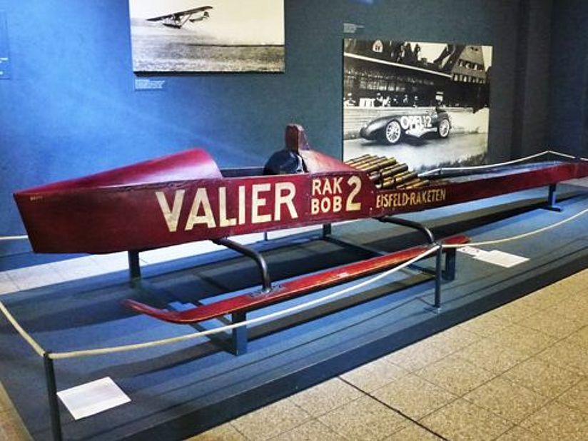 Der Raketenschlitten von Max Valier in der Ausstellung Raumfahrt.