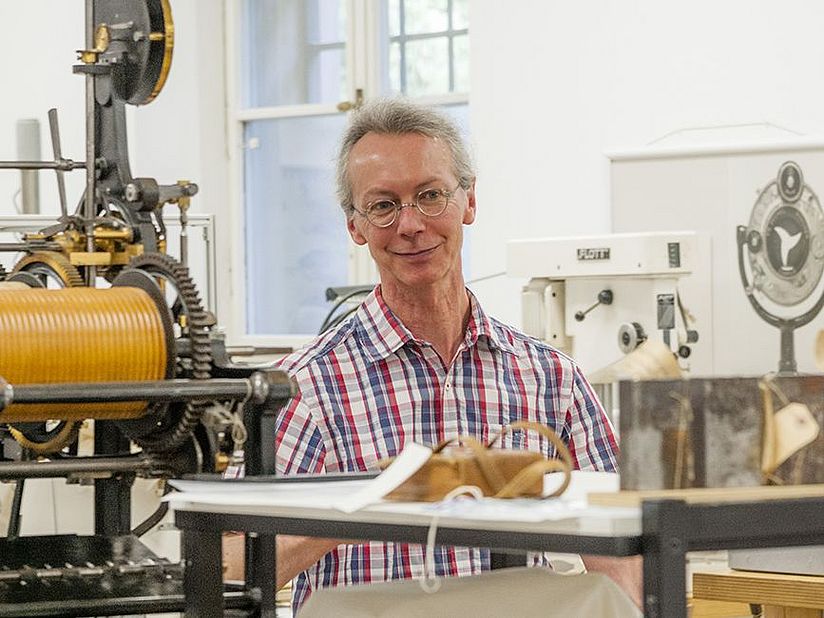 Thomas Rebényi in seiner Werkstatt im Deutschen Museum.