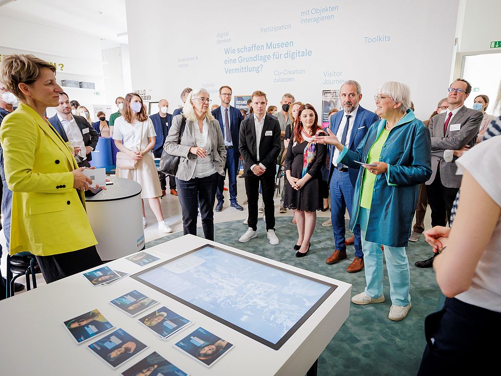 Rundgang durch die Werkschau.