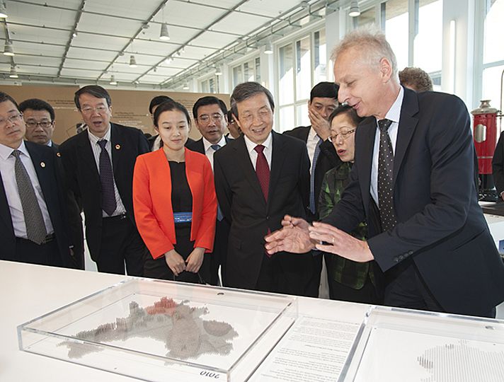 Helmuth Trischler mit der Delegation um den chinesischen Vize-Ministerpräsident Ma Kai.