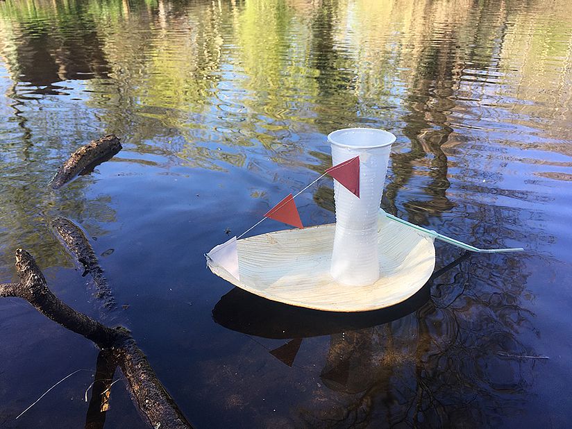 Gebasteltes Boot mit Wasserantrieb von Jonah.