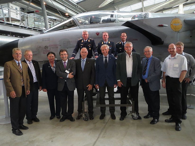 Übergabe des Aufklärungsbehälters Recce Pod in der Flugwerft Schleißheim.