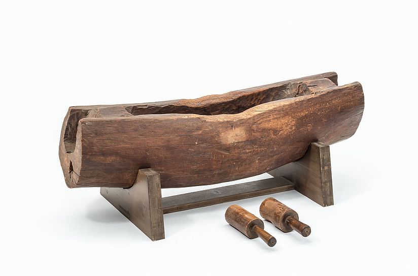 Foto der im Eingangsbuch als "Samoanische Sprachentrommel, nafa, des Großhäuptlings Tamasese von Aana" verzeichnete Schenkung von Carl Marquardt 1911 (Inv.-Nr. 32923).