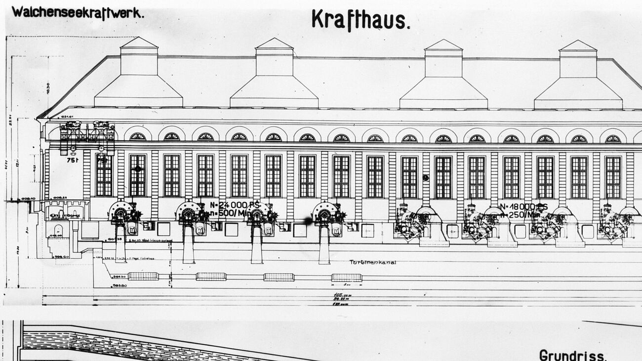 Grafische Zeichnung der Maschinenhalle des Walchenseekraftwerks am Kochelsee. Oben: Gebäude im Längsschnitt. Unten: Grundriss.