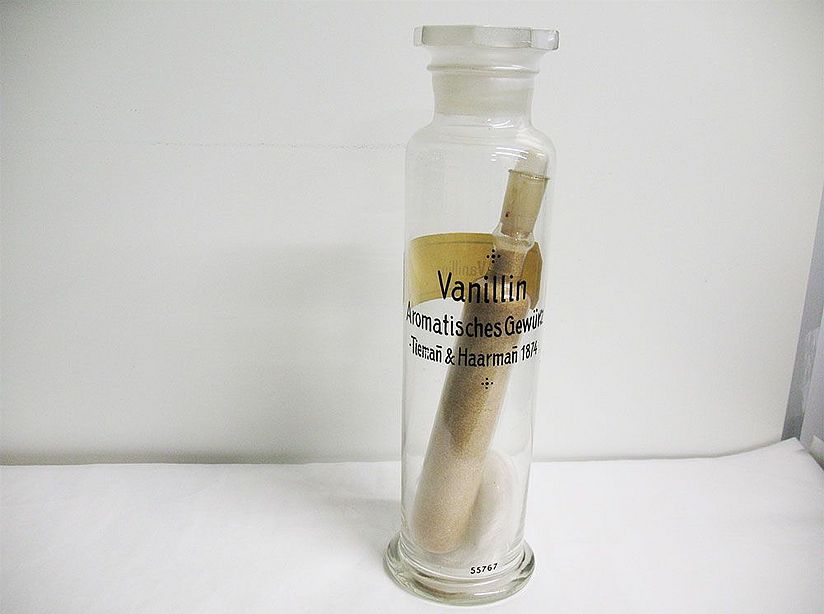 Standglas mit Vanillin von Tieman & Haarman 1874.