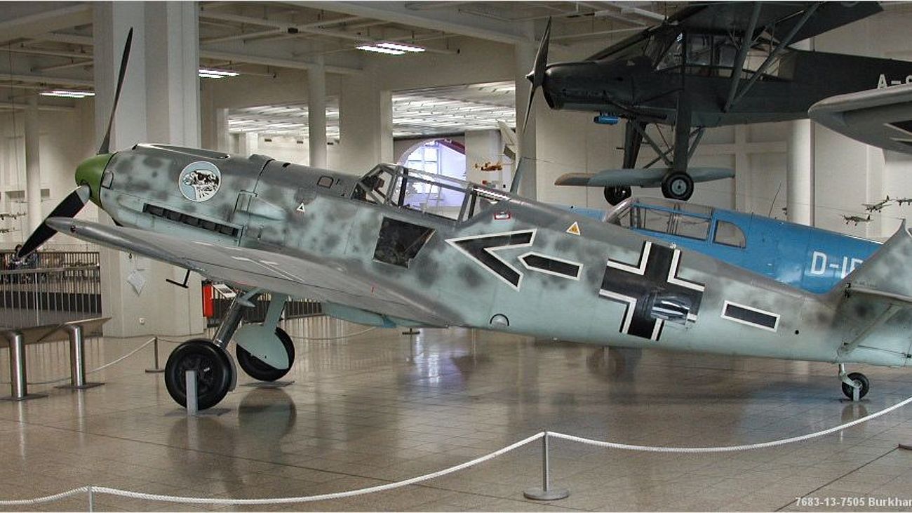 Die Bf 109 in ihrem heutigen Anstrich in der Ausstellung Luftfahrt.