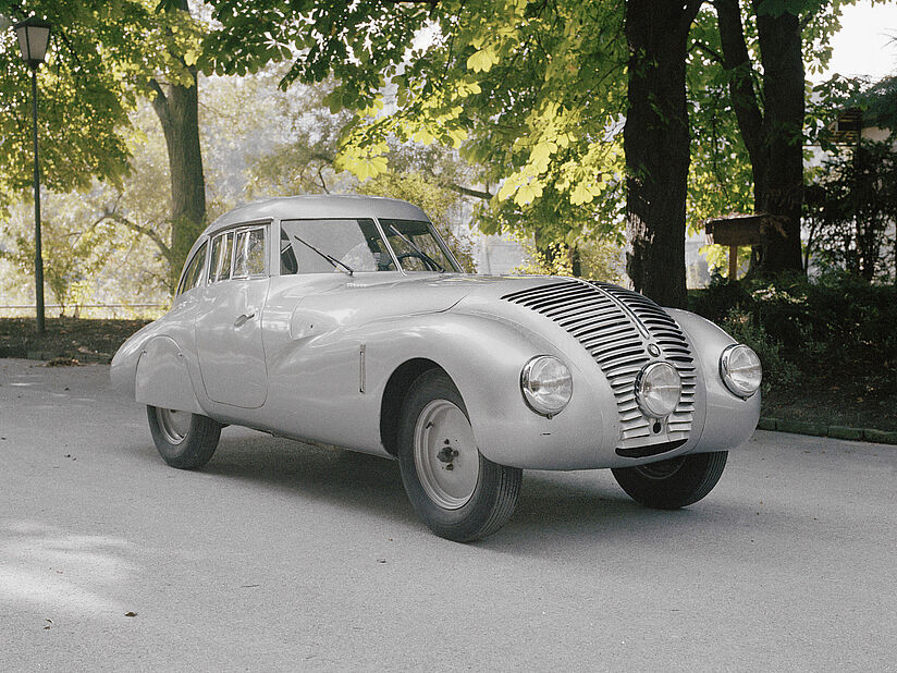 Der BMW 328 Wendler auf dem Außengelände der Deutschen Museums. Seitenansicht.