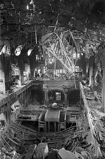 Alte Fotografie zeigt die zerstörte Ausstellungshalle des Deutschen Museums.