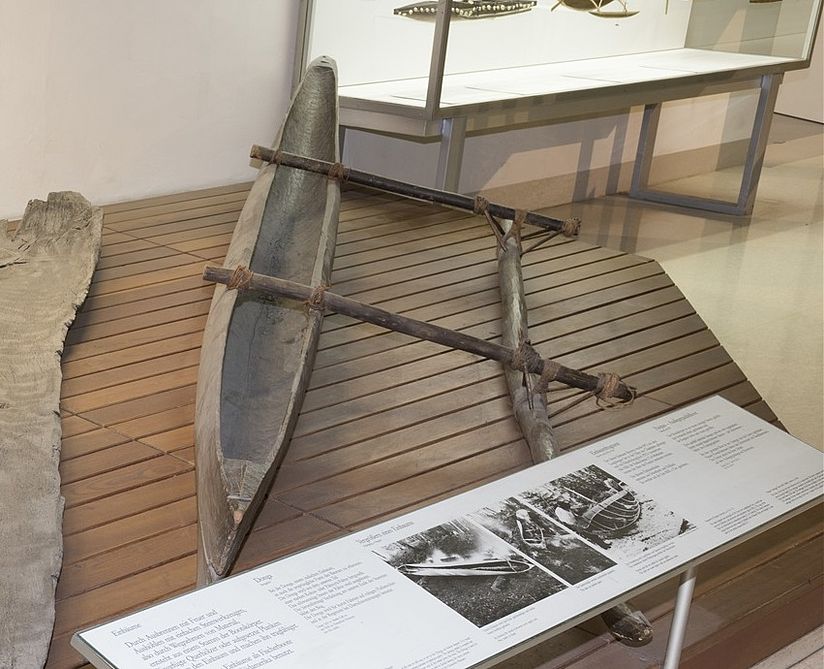 Foto: Samoanisches Paopao in der Ausstellung Schifffahrt, Schenkung Carl Marquardt 1911, Deutsches Museum, Inv.-Nr. 32372. 