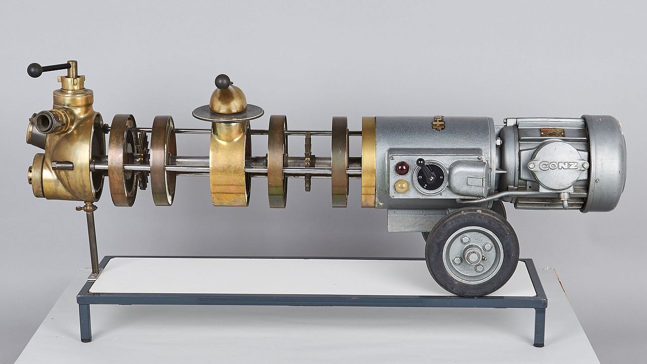 Eine Pumpe aus Metall in modularer Bauweise.