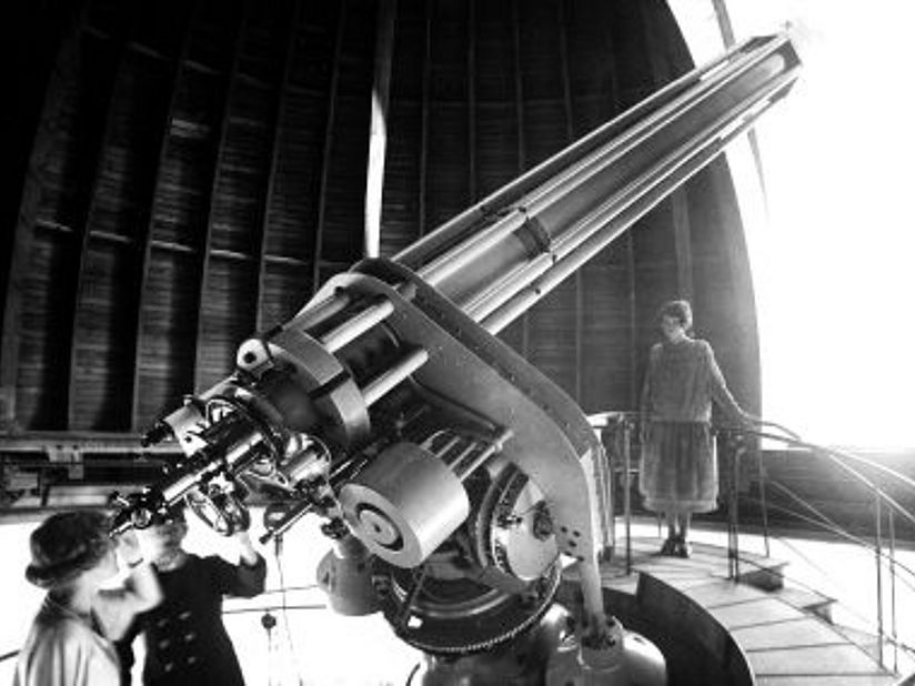 Alte Fotografie: der große Zeiss-Refraktor der Sternwarte.