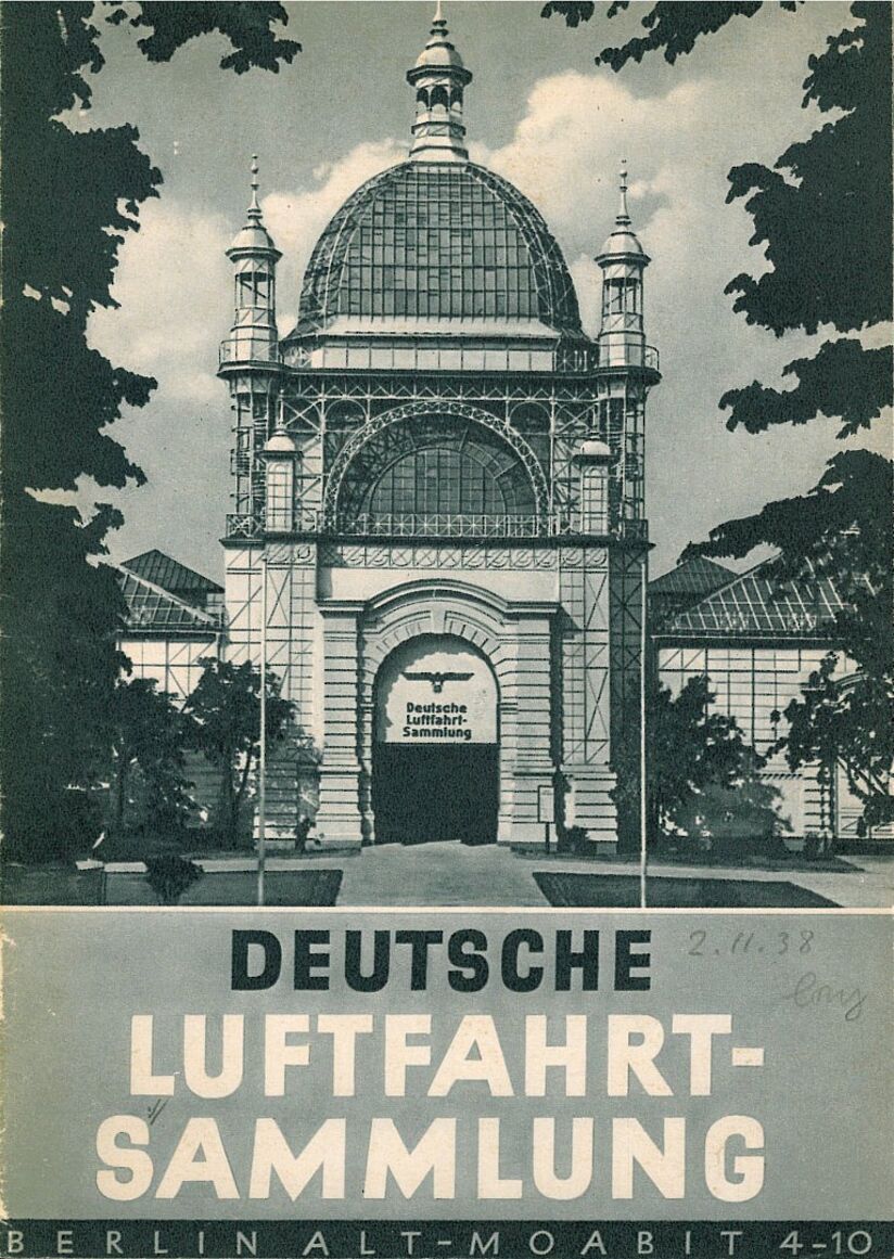 Umschlagfoto des Führers zur Deutschen Luftfahrtsammlung, 1937.
