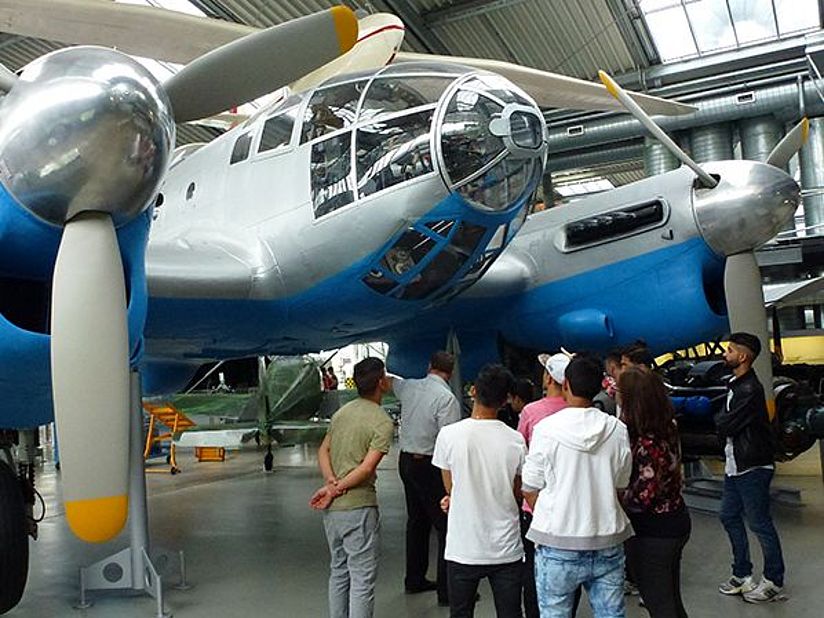 Führung "Wissen ohne Grenzen" in der Flugwerft Schleißheim.