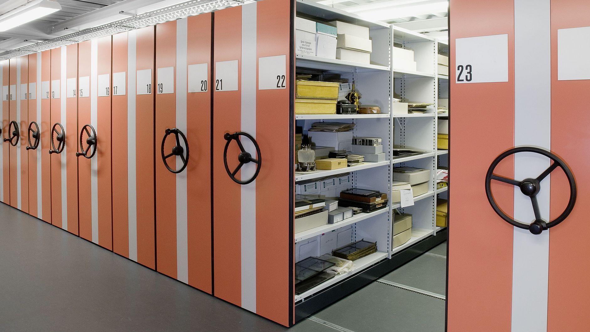 Magazin Archiv Sammlungsregale.